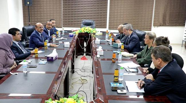 بعد توقف المزادات.. قيادة البنك المركزي اليمني تغادر صوب السعودية