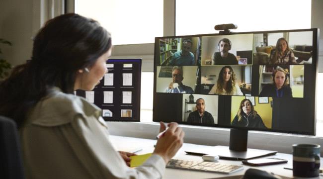 لن تصدق!.. هذا ما تحدثه مكالمات "Zoom" للدماغ البشري