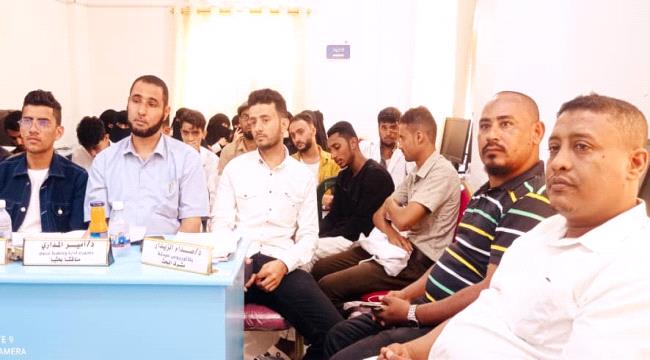 المهرة.. مناقشة مشاريع تخرٌج الدفعة الأولى "صيدلة ومختبرات ومساعد طبيب" 