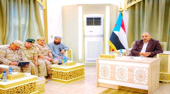 ماذا قال الزبيدي عن الوية درع الوطن في أول لقاء جمعه بقائدها؟