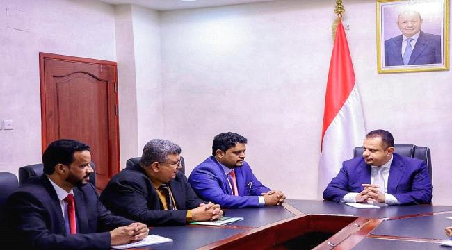 رئيس مجلس الوزراء يلتقي رئيس جامعة المهرة ويطلع على سير العمل في الجامعة 