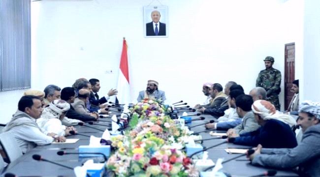 العرادة يلتقي مسؤولين في المحافظات الخاضعة للحوثيين