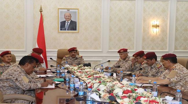 وزير الدفاع اليمني: كل من يواجه الحوثيين "فهو منا ونحن منه"