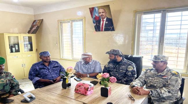 قائد قوات حرس المنشآت يلتقي قائد الحزام الأمني بسقطرى 
