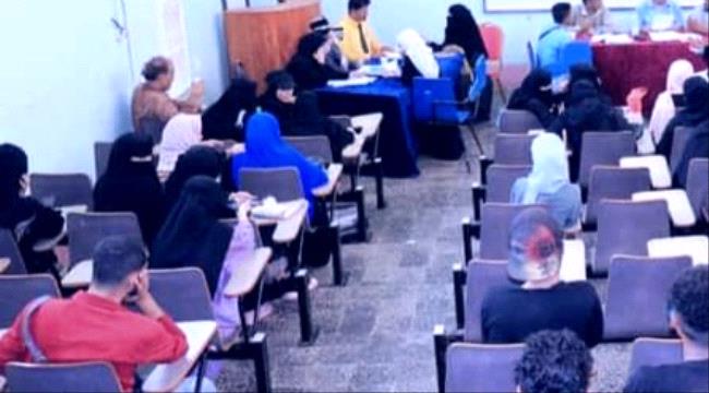 طالبة تتطاول على أساتذة جامعيين في عدن.. والسبب!
