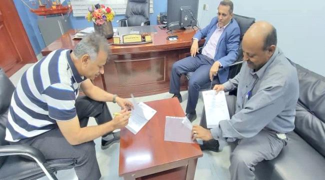 الجاوي وعلوي يوقعان اتفاقية إنشاء مصارف مياه الامطار في المعلا