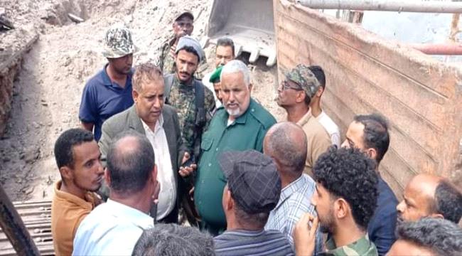 رئيس نيابة إستئناف الأموال العامة عدن يتفقد موقع الحفريات في كريتر