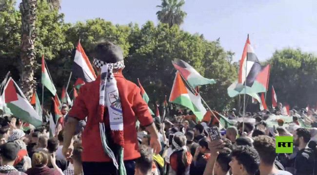 الأمن الأردني يقمع متظاهرون تجمهروا أمام السفارة الإسرائيلية في عمان