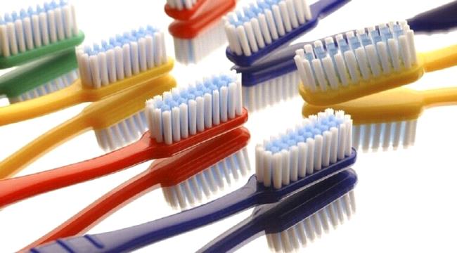 كيف تختار فرشاة الأسنان المناسبة؟