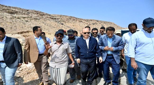 العليمي في المهرة لفتح الطريق الدولي