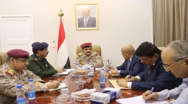 الفريق الداعري يرأس اجتماعا لمواجهة تهديدات القاعدة وداعش ومليشيا الحوثي