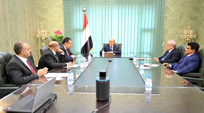 العليمي يوجه بمعالجة أزمة انقطاعات الكهرباء المتفاقمة