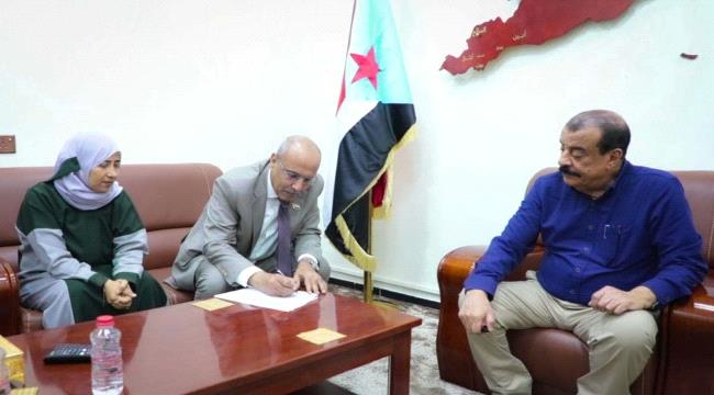 بن بريك : علينا العمل بروح الفريق الواحد لتحقيق أهداف شعبنا في الجنوب 