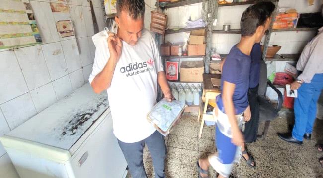 مكتبي الصحة و الصناعة والتجارة في عدن يفتشان المطاعم والافران في المعلا