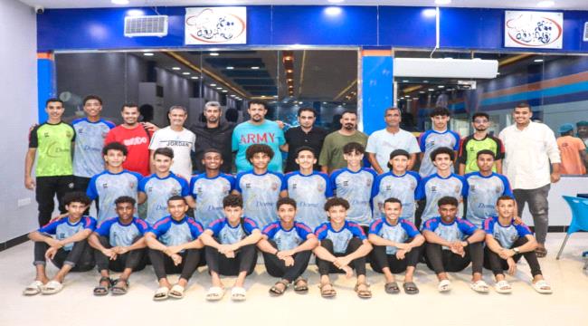مدير أمن ميناء الزيت يقيم وجبة عشاء لبطل بطولة الملتقى الدولي "أكاديمية المرحلي" 