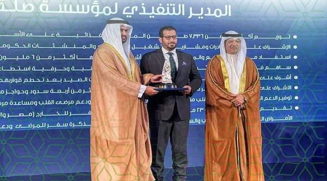 كلشات يهنئ مدير مؤسسة صلة لفوزه بجائزة الشيخ عيسى آل خليفة للعمل التطوعي