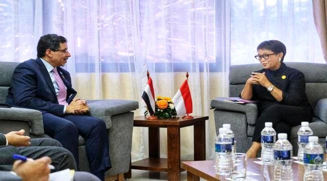 وزير الخارجية يناقش مع نظيره الإندونيسي تعزيز العلاقات الثنائية في مختلف المجالات