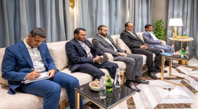 مستشار وزير الإعلام :ارتداء الحوثي الزي الإيراني دليل على أنهم يمثلوا إيران 