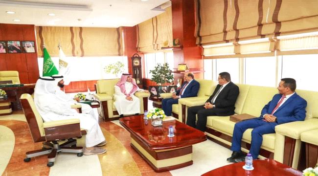 السفير الزنداني ومعه المستشار هديل يلتقيان رئيس جامعة الجوف