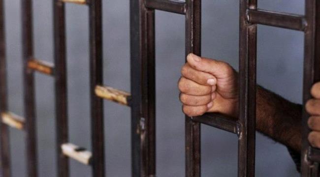 اكتشاف بيوت دعارة وديسكو وحديقة حيوان داخل سجن