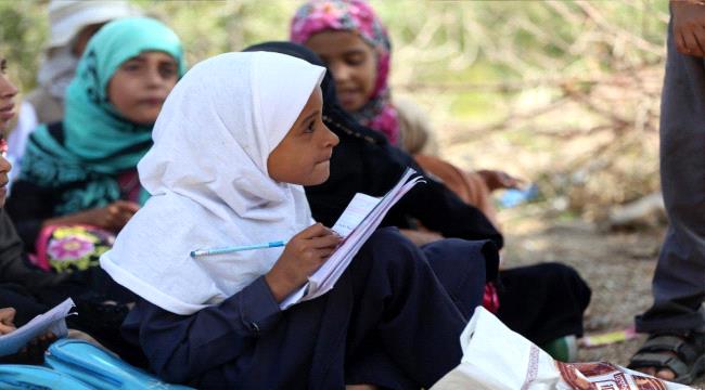 الحوثيون يرفضون صرف الرواتب.. خيارات صعبة أمام المعلمين والطلاب