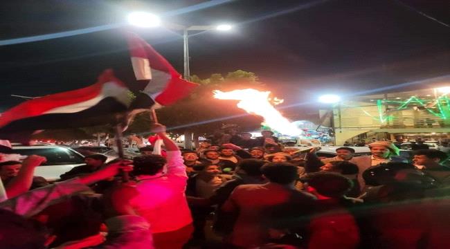 يمنيون يوقدون شعلة "26 سبتمبر" في صنعاء وسط مواجهات مع الحوثيين