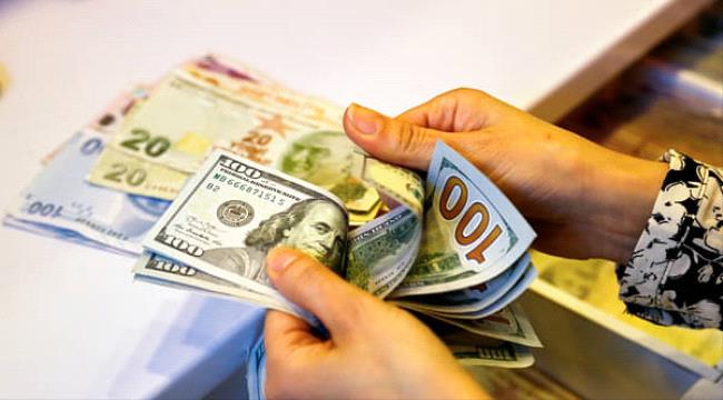 الدولار يهبط من أعلى مستوى له منذ 10 أشهر