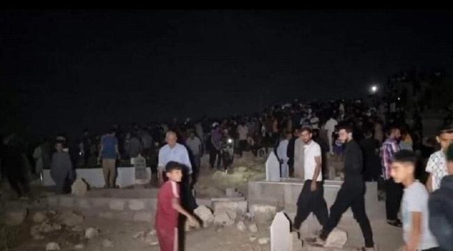 صوت من داخل قبر يثير ضجة ويحشد المئات "شاهد"