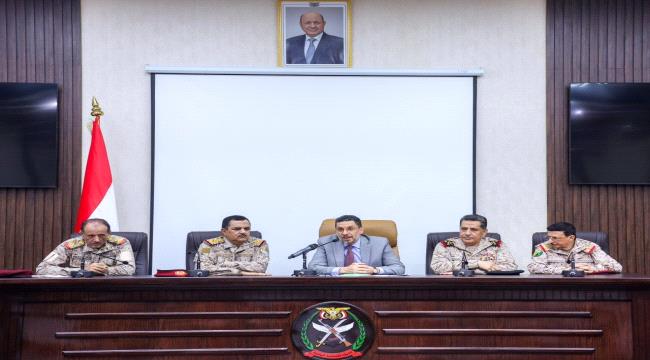 رئيس الوزراء يرأس اجتماعاً موسعاً لقيادات وزارة الدفاع