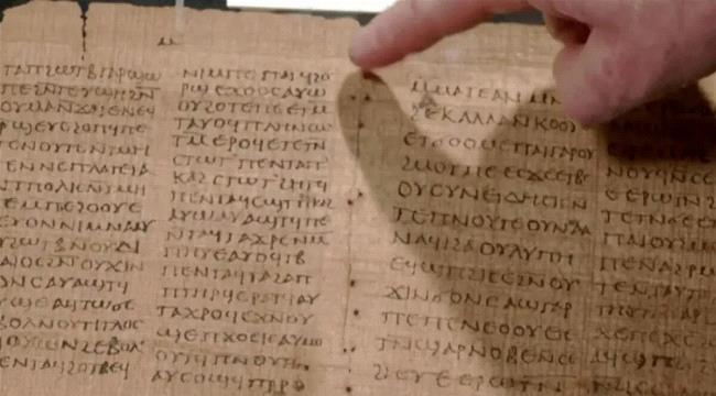 مصر... أقدم نسخة من الكتاب المقدس لدى المسيحيين في مزاد علني