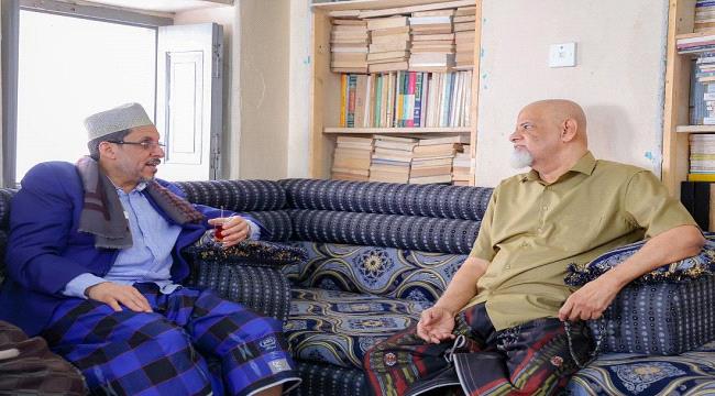 بن مبارك يعبر عن تقديره العالي للمسيرة العلمية والأدبية للدكتور عبدالله البار
