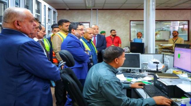 رئيس الوزراء يؤكد على الدور الاستراتيجي لميناء عدن في النهوض التنموي
