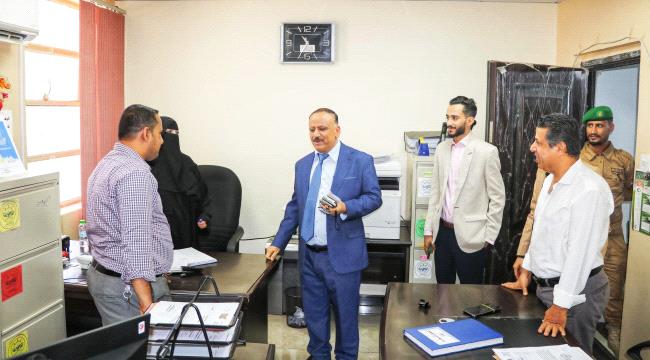 وزير النقل يطلع على مستوى الانضباط الوظيفي بديوان الوزارة عقب اجازة عيد الفطر