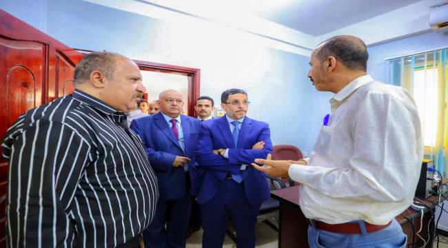 بن مبارك يقوم بزيارة مفاجئة الى المؤسسة العامة للكهرباء 