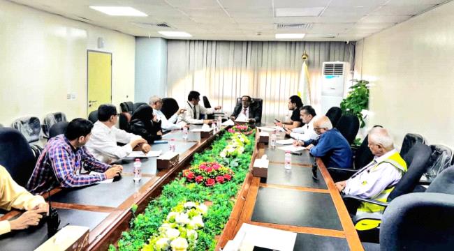 رئيس الهيئة العامة للطيران يتفقد سير العمل بمطار عدن الدولي