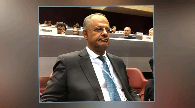  السفير علي مجور يعزي يوسف العولقي في وفاة والده