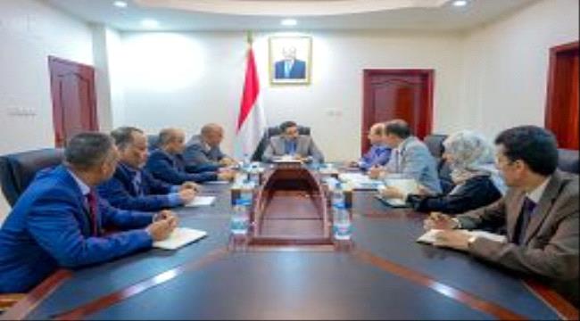بن مبارك يرأس اجتماع حكومي لمناقشة تحديات تراجع التمويل الدولي للقطاع الصحي