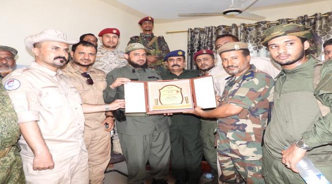 قيادة اللواء الرابع دعم تكرم القائد السابق العميد " الشوحطي" 