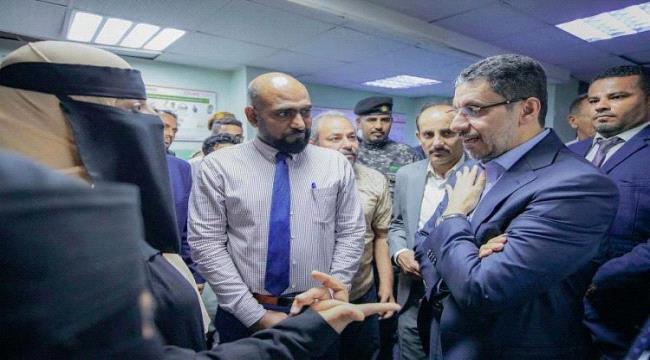 أول مواجهة لرئيس الوزراء مع المواطنين في "عدن"