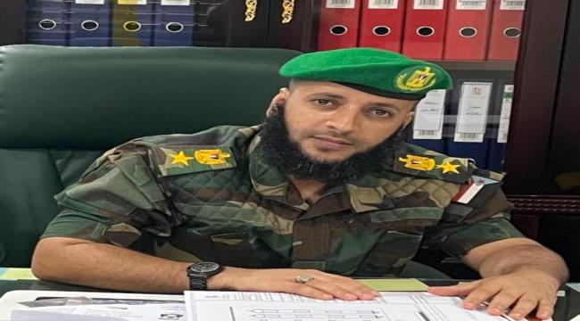 المقدم كمال الحالمي يهنئ ركن الإمداد والتموين بمناسبة مجيء المولود الجديد (صالح)