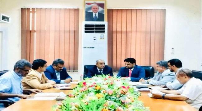 بن بريك يناقش مع كلشات أوجه الدعم الحكومي لجامعة المهرة
