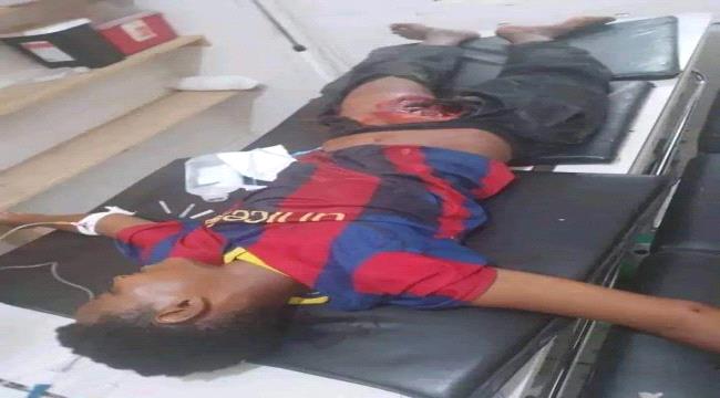 صورة.. حيوان مفترس يهاجم شاباً في لحج