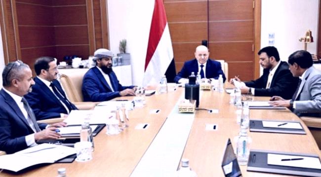 مجلس القيادة الرئاسي يطمأن اليمنيين باستمرار دفع الرواتب