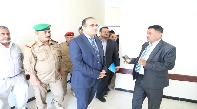 وزير الصحة ومحافظ الضالع يتفقدان عددا من المشاريع الصحية بالمحافظة