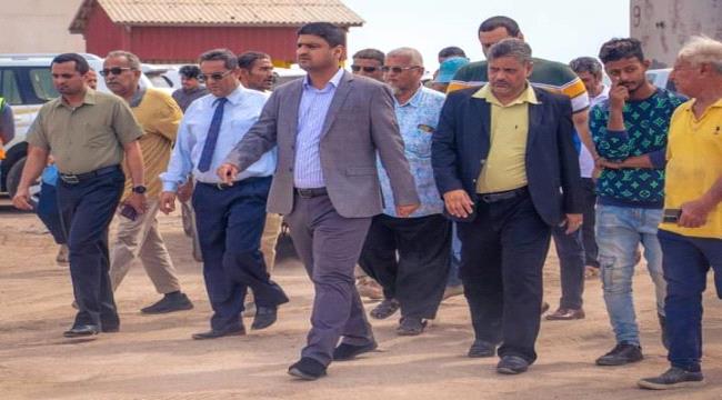 المدير التنفيذي لشركة النفط يتفقد عدد من المشاريع الجاري تنفيذها بمنشأة البريقة في عدن