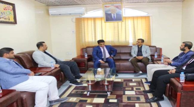 وزير النفط والمعادن يناقش مع محافظ عدن تعزيز آليات العمل المشترك
