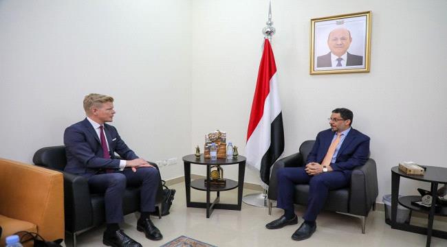 بن مبارك يناقش مع المبعوث الاممي تداعيات التصعيد في البحر الأحمر على جهود السلام