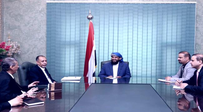 اجتماع في قصر "معاشيق" لإيقاف تحصيل الجبايات غير القانونية