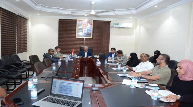 اجتماع برئاسة وزير المياه والبيئة لبحث التداعيات غرق سفينة روبيمار  والمستجدات المحتملة للحادثة 