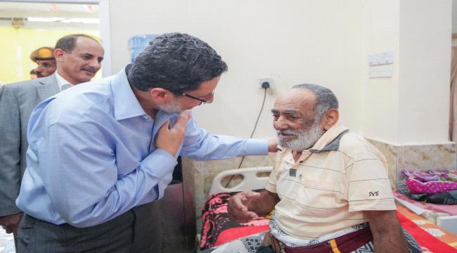 بن مبارك يزور دار العجزة والمسنين ويشيد بمستوى الخدمات المقدمة للنزلاء